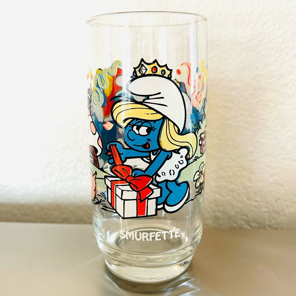 1983 Smurfette 12 oz Collector Glass Tumbler Vintage Made for Hardees Restaurant